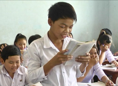 Em Nguyễn Minh Luận tại lớp học